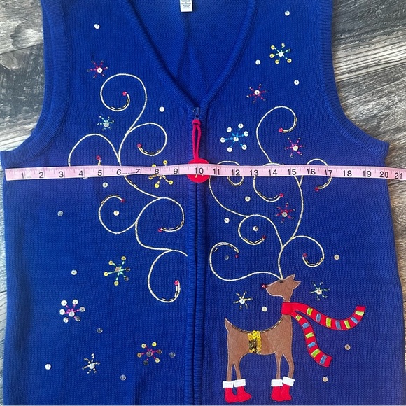 Blue Reindeer Embroidered Sequin Christmas Holiday Sweater Vest Women’s Medium - Picture 3 of 8